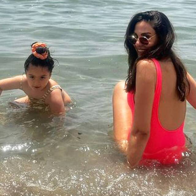 Anne - kız tatilde