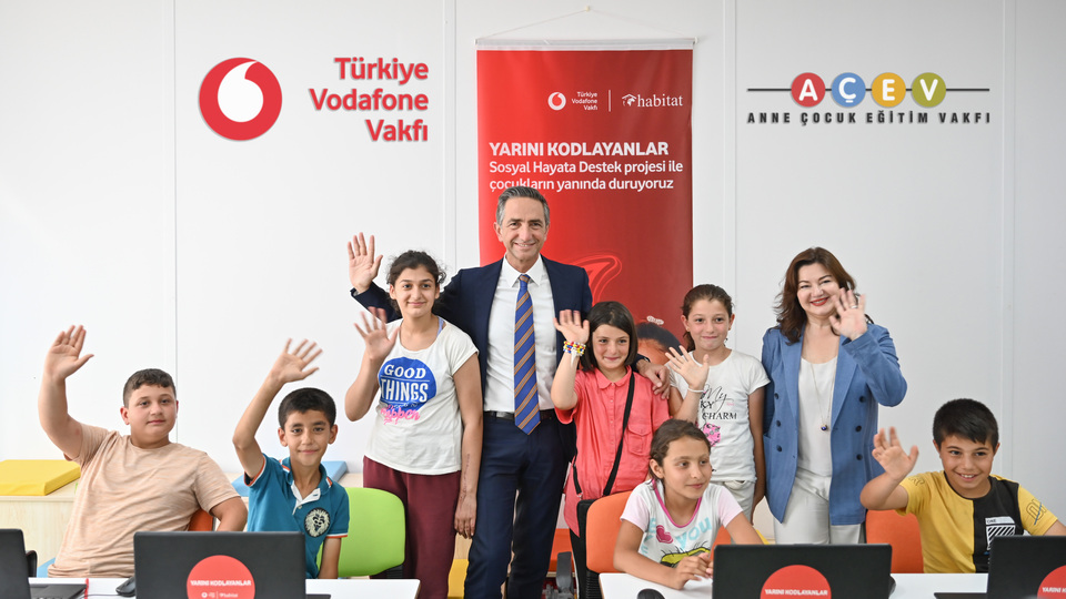 Türkiye Vodafone Vakfı ve Anne Çocuk Eğitim Vakfı, deprem bölgesinde çocuk ve aile merkezleri açıyor