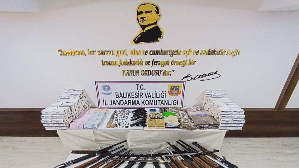 Balıkesir'de jandarmadan eş zamanlı operasyon: 7 gözaltı