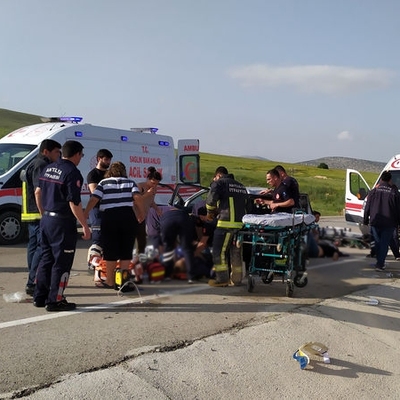 Antalya'da katliam gibi kaza! 1'i çocuk 3 ölü, 4'ü çocuk 9 yaralı