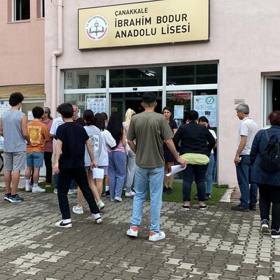 Sınava gireceği okulu bulamadı, sinirlenip sınav giriş kağıdını yırttı