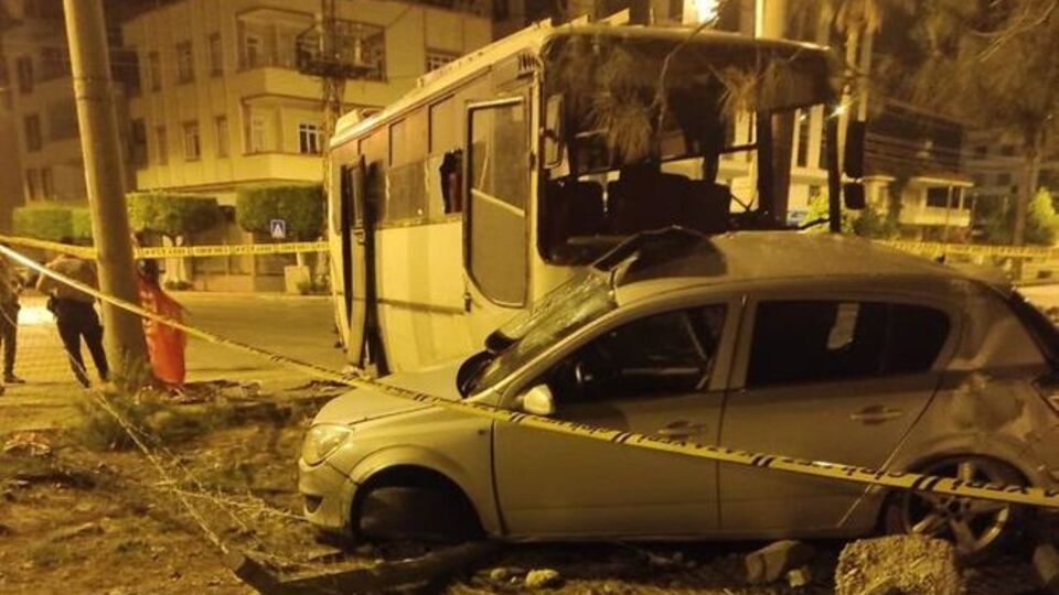 İşçi ailelerini taşıyan midibüs kaza yaptı: 1 ölü, 24 yaralı
