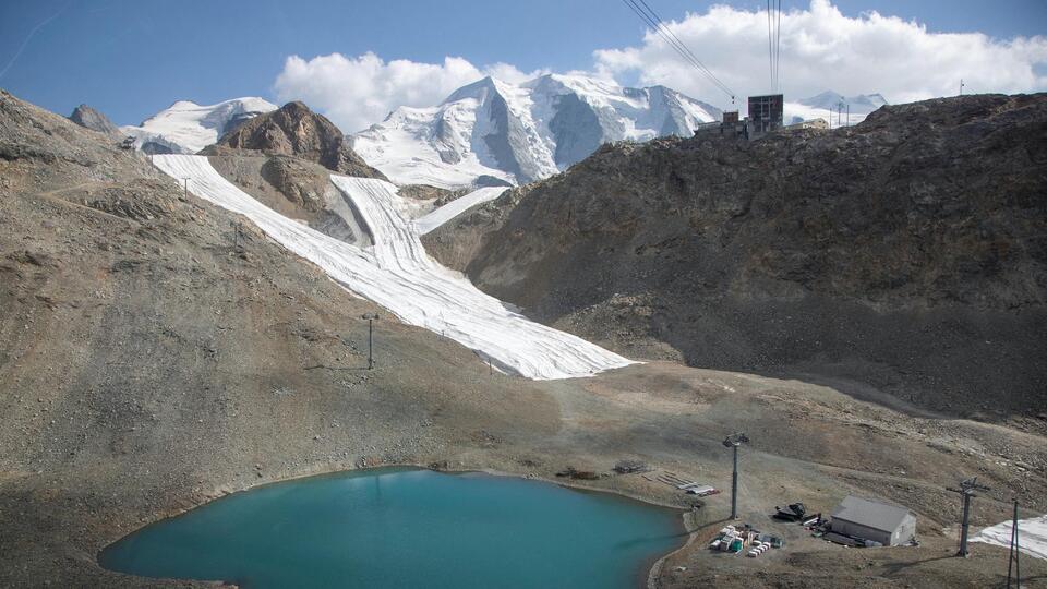 Buzulların hızla eridiği İsviçre'de yeni iklim kanunu referandumda kabul edildi