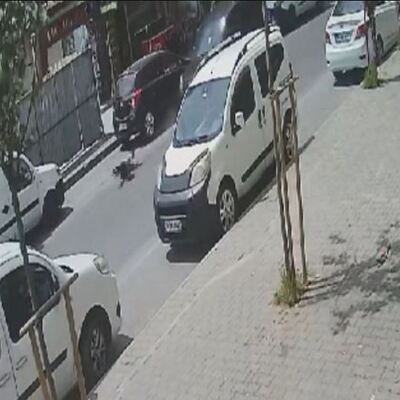 Yolun karşısındaki annesine koşuyordu! Her şey bir anda oldu!