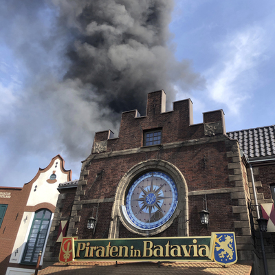 Almanya'nın en büyük eğlence parkında yangın paniği!