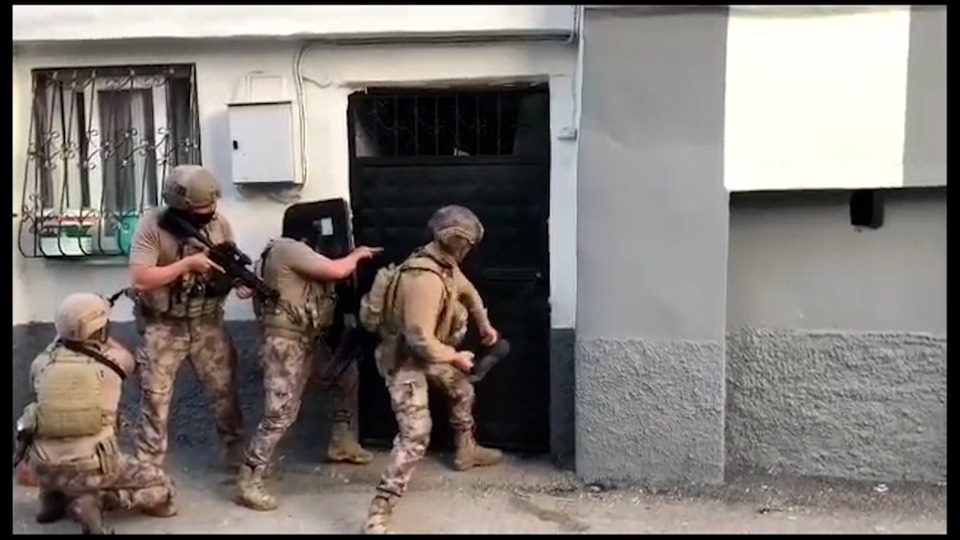 Emniyet'ten "Kukla" operasyonu