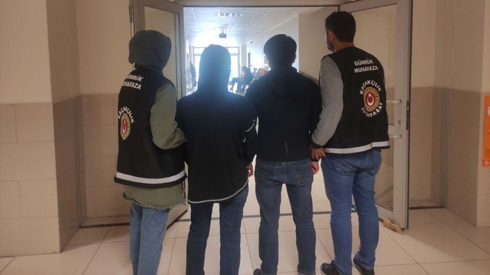 Kaçak tütün operasyonunda kamu görevlisine gözaltı