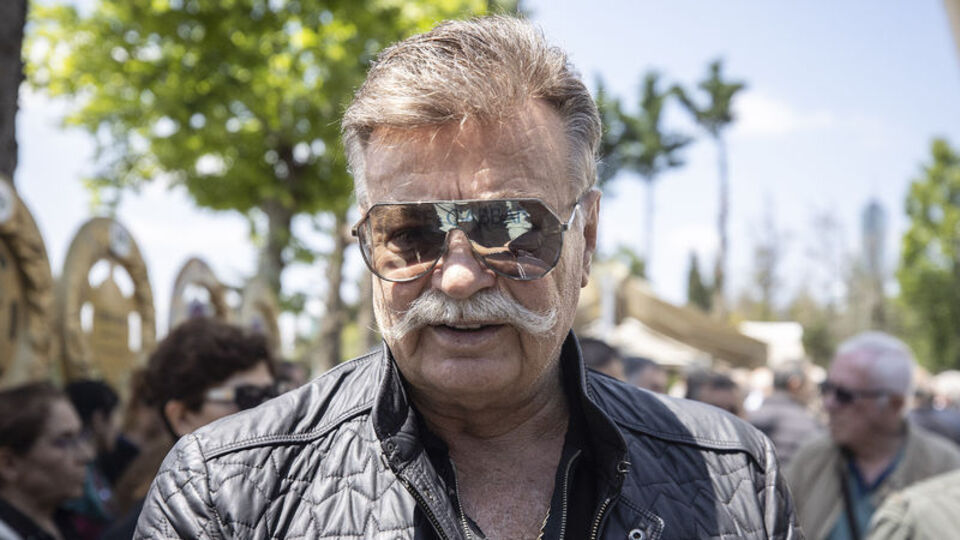 Nuri Alço Haliç'te intihar girişiminde bulunan genci engelledi