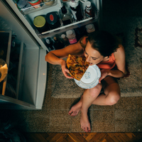 Yemekten hemen sonra yeniden acıkmanın nedeni ne?