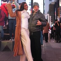 Aralarında 36 yaş olan çift tepkileri umursamıyor