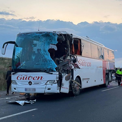 Yolcu otobüsü ile TIR çarpıştı: 2 ölü, 6 yaralı