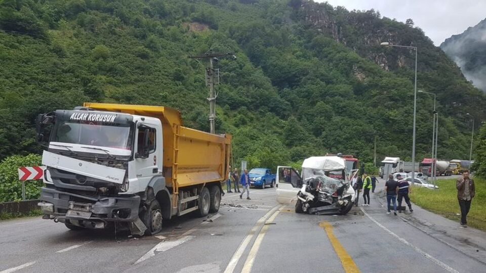 Kafa kafaya çarpıştılar: 1 ölü