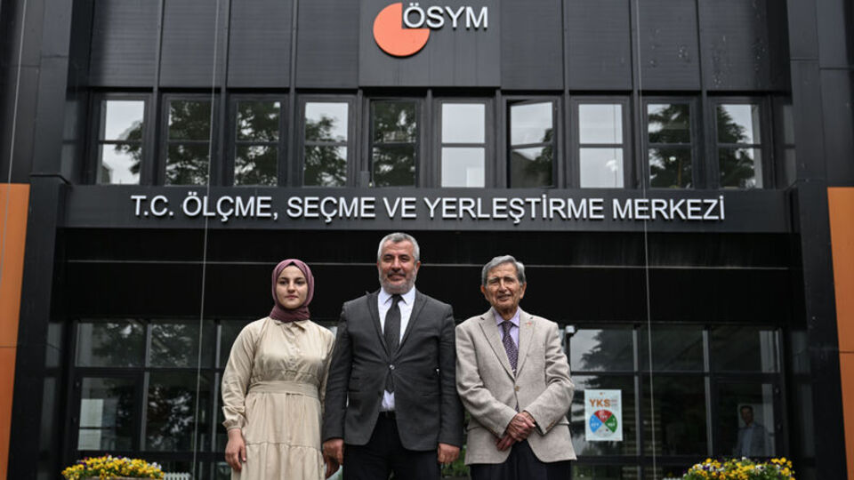 ÖSYM Başkanı, en yaşlı ve en genç üniversite adaylarıyla