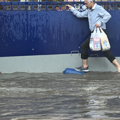 Şiddetli sağanak Başkent'i terk etmiyor!
