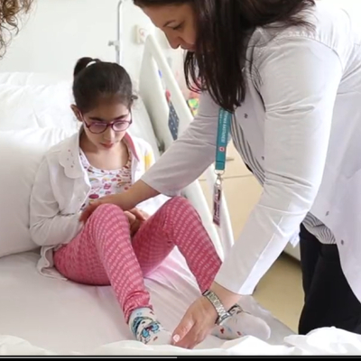 Depremde enkazdan kurtarılmıştı! Yürümeye ve konuşmaya başladı