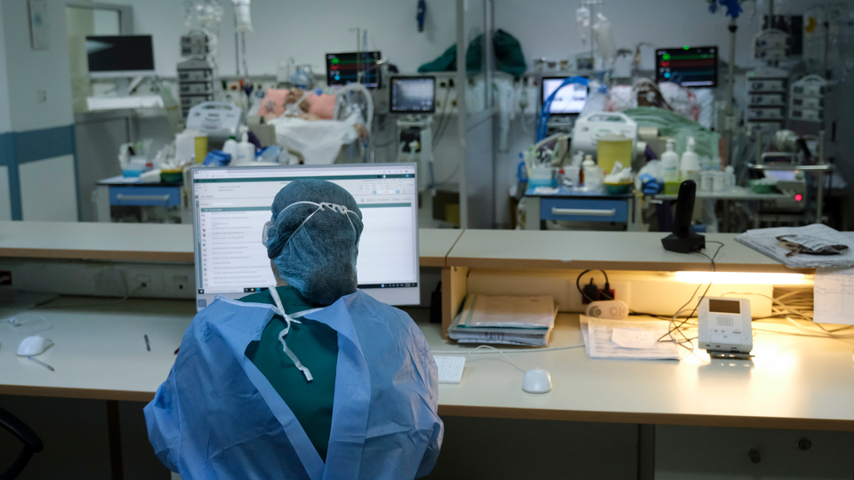 Dikkat çeken aşı araştırması! Yoğun bakımdaki aşılı ve aşısız hastalar incelendi