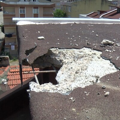 Binaya yıldırım düşünce elektronik cihazlar bozuldu!