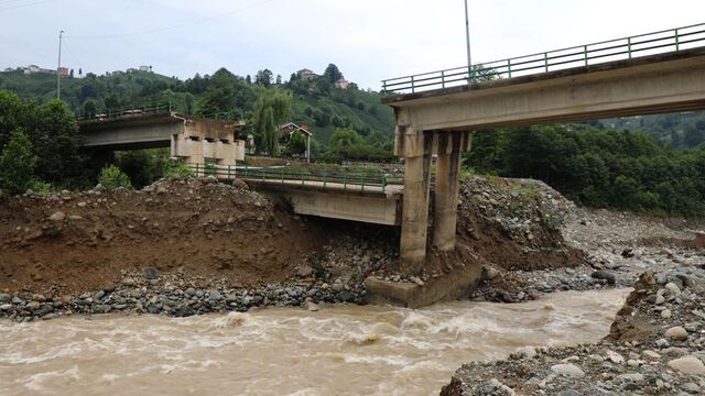 Rize'de 149 metrelik köprüde çökme