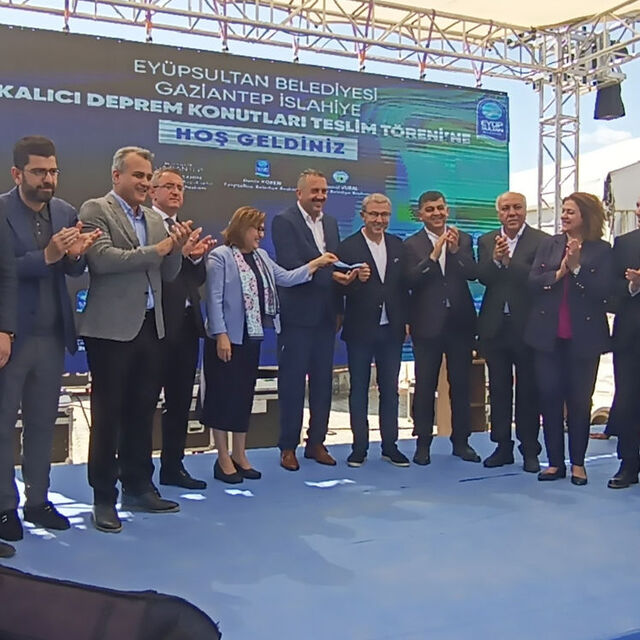 Gaziantep'te 55 günde tamamlanan 13 kalıcı konut teslim edildi