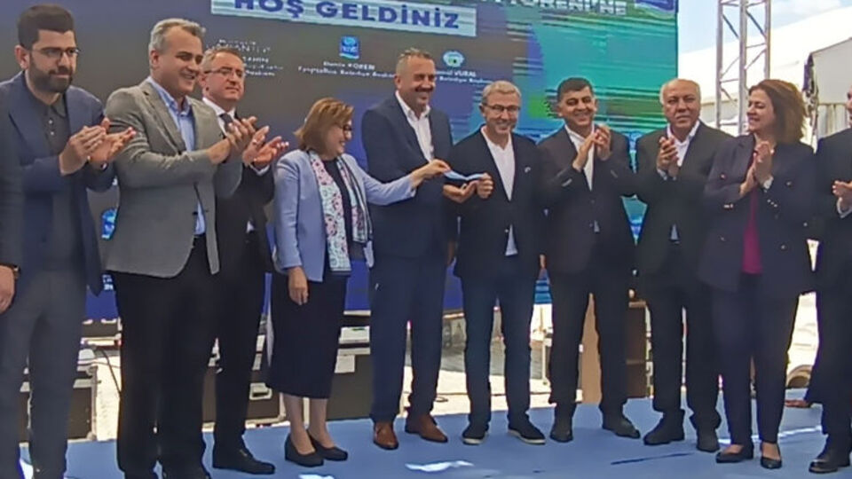 Gaziantep'te 55 günde tamamlanan 13 kalıcı konut teslim edildi
