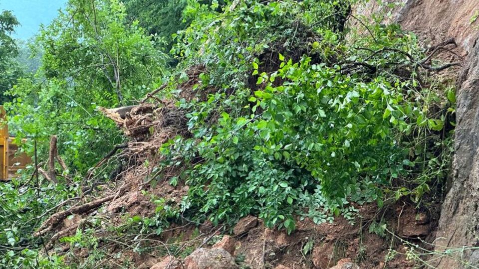 Ordu'da heyelan nedeniyle kapanan 3 ilçenin yolu açıldı