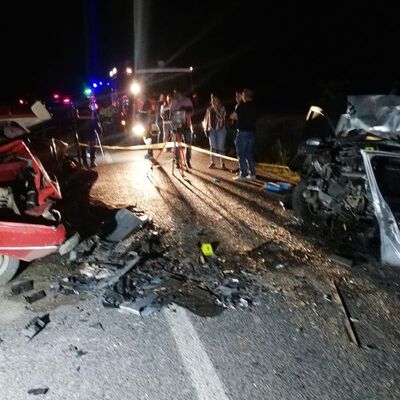 İki otomobil kafa kafaya çarpıştı! 3 ölü, 1 ağır yaralı