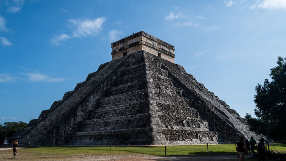Ormanda piramit benzeri yapılar keşfedildi!