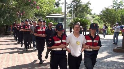 Antalya'da tefeci operasyonu! Tişörtündeki yazı dikkat çekti