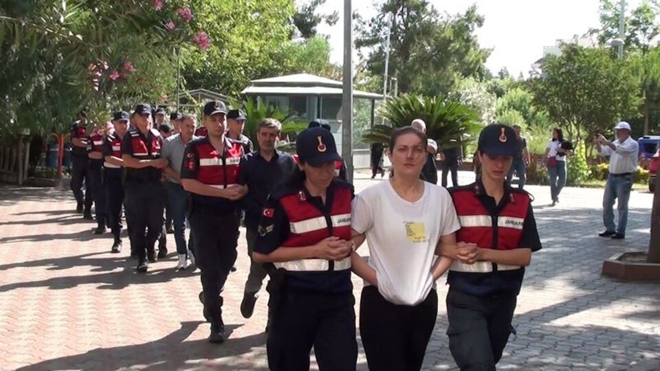 Antalya'da tefeci operasyonu! Tişörtündeki yazı dikkat çekti
