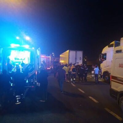 Emniyet şeridinde facia: 3 ölü, 4 yaralı