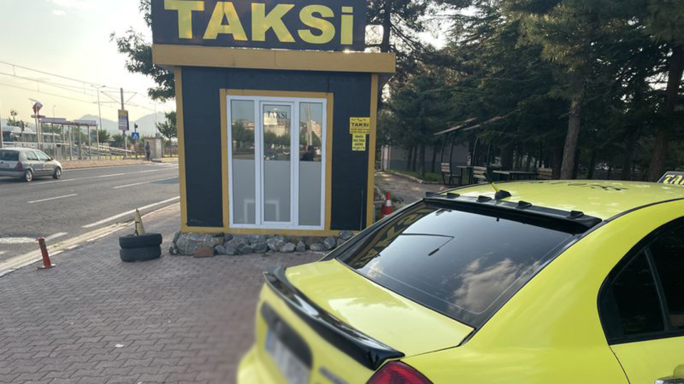 Taksiciler arasında bıçaklı kavga: 1 ölü