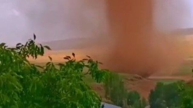 Ahlat'ta dev hortum