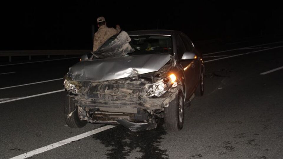 Erzincan'da iki otomobil çarpıştı: 12 yaralı
