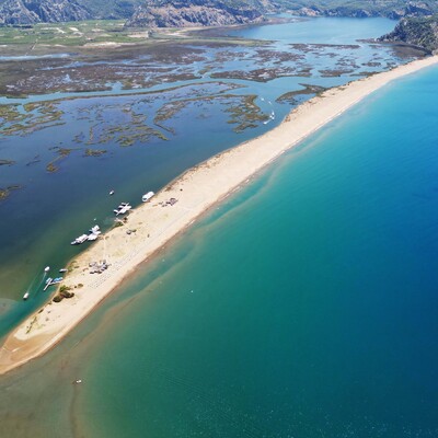 Havadan labirenti andırıyor! İşte denizle gölün birleştiği büyüleyici yer...