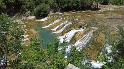 Serinlemek için gölete giren 2 genç boğuldu