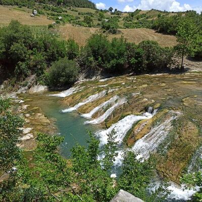 Serinlemek için gölete giren 2 genç boğuldu