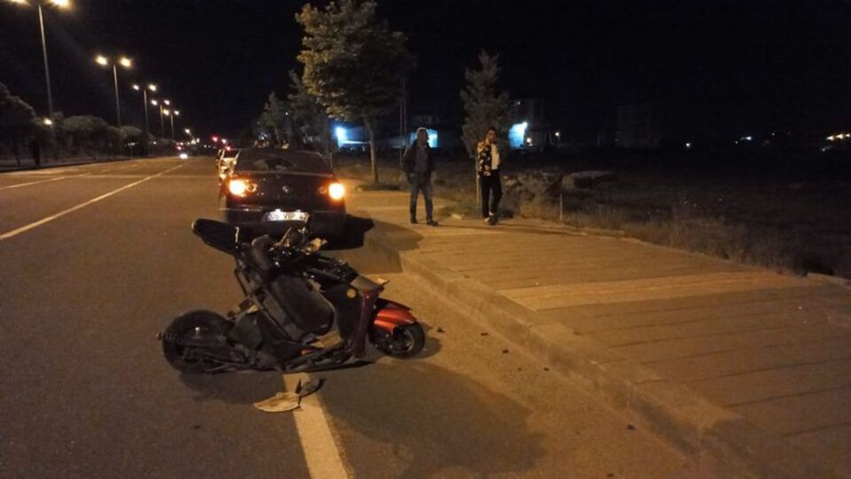 Otomobilin çarptığı 15 yaşındaki kurye öldü