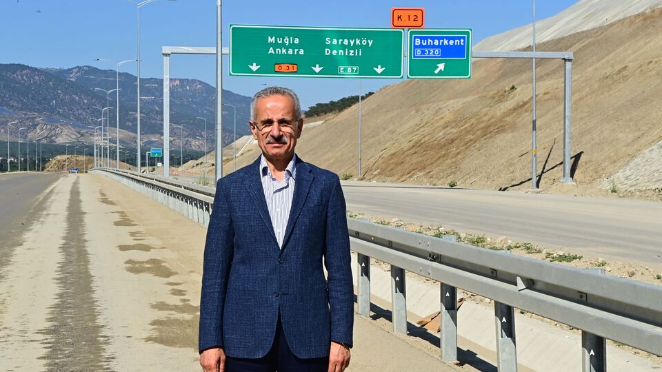 Bakan Uraloğlu otoyolun ilk testini yaptı