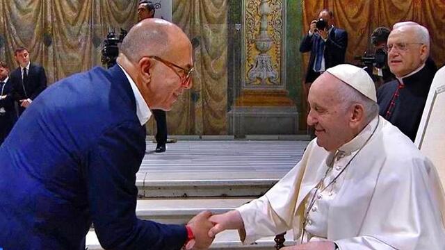 Ünlü yönetmen Papa'nın davetine katıldı