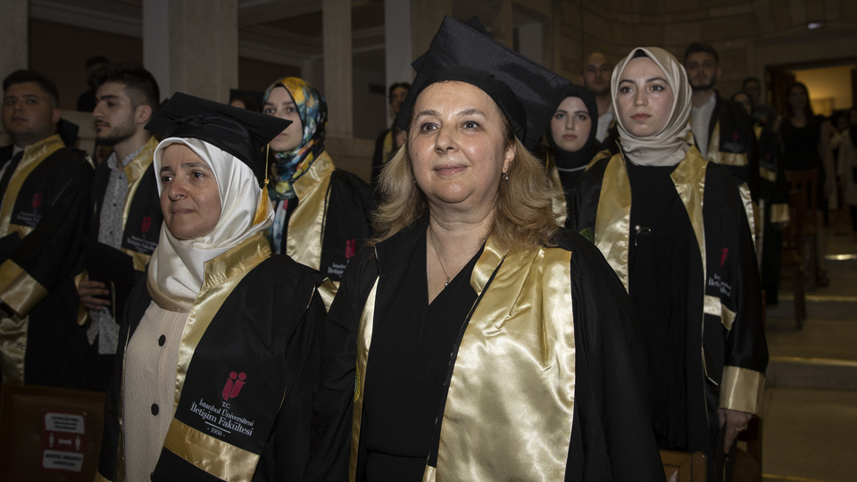 Hayali 41 yıl sonra gerçek oldu! Hayran kaldığı kapıdan 58 yaşında mezun olarak çıktı