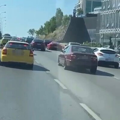 İstanbul'da ambulansa düğün konvoyu engeli!