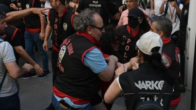 LBGT'lilerin yürüyüşünde gözaltılar
