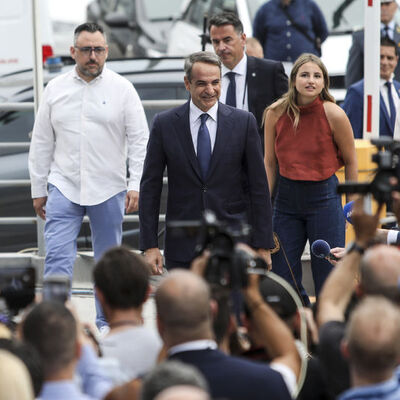 Yunanistan'da seçimlerin galibi Miçotakis