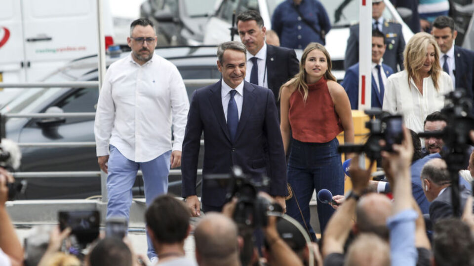 Yunanistan'da seçimlerin galibi Miçotakis