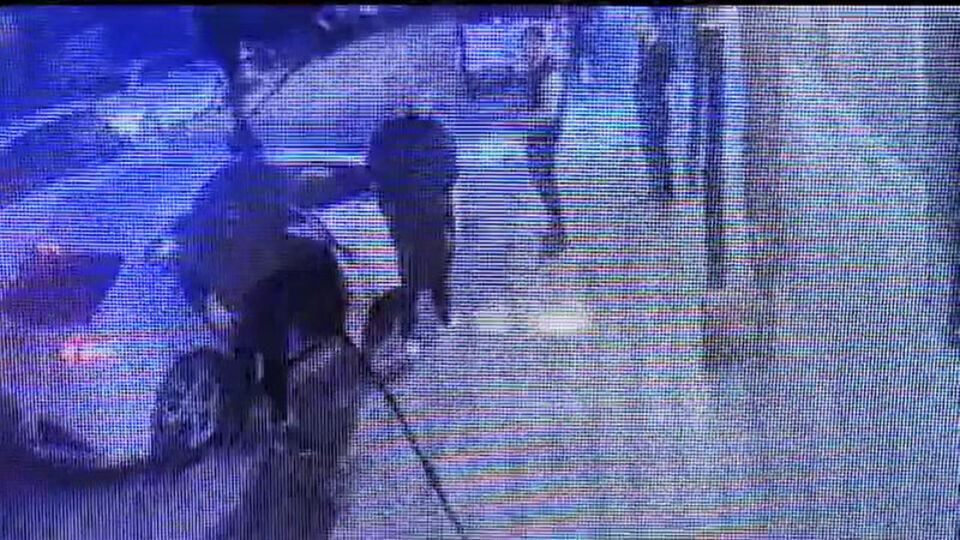 Polis süsüyle gasp yapan çeteye kelepçe!