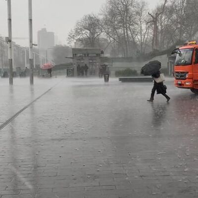 Beklenen yağış İstanbul'da başladı