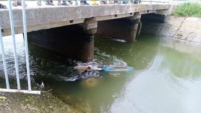 Traktörle sulama kanalına düşen sürücü öldü