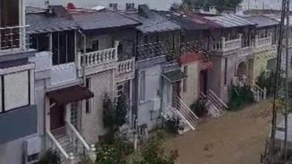 Silivri'de yollar nehre döndü