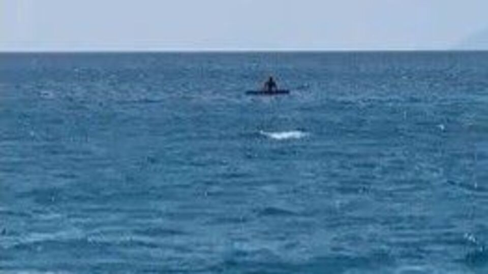 Deniz yatağında uyuyakaldı, kıyıdan 7 km ötede kurtarıldı
