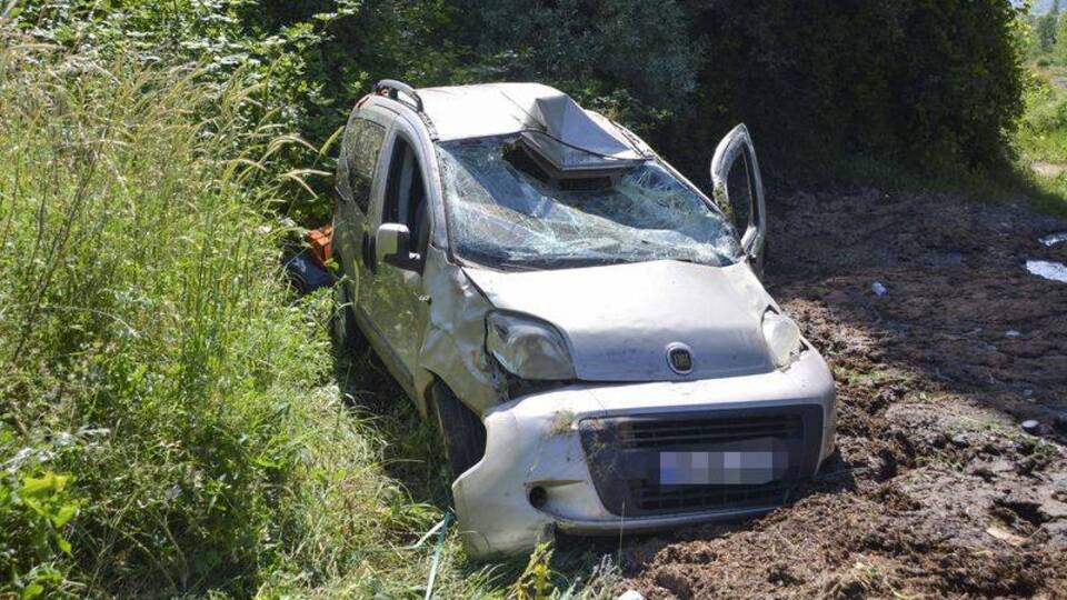 Takla atan araçtaki anne ve oğlu öldü